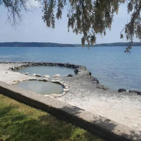 In Istria With Sea View & Bubble Bath Karigador