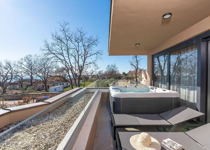 In Istria With Sea View & Bubble Bath