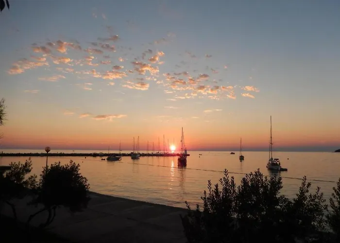 In Istria With Sea View & Bubble Bath Villa Karigador