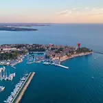 In Istria With Sea View & Bubble Bath فيلة كاريغادور