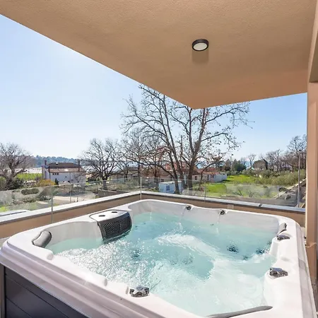 Penthouse With Bubble Bath * Karigador